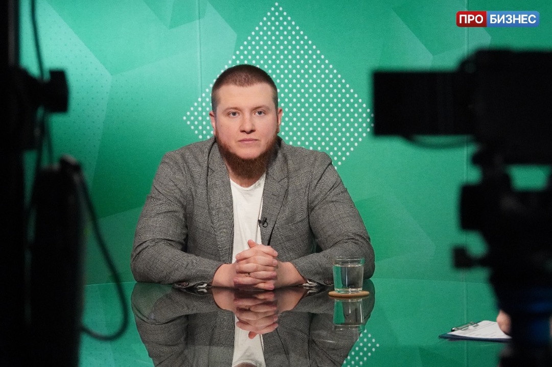 Герой программы Илья Апаликов, директор по маркетингу бренда «Bungly».